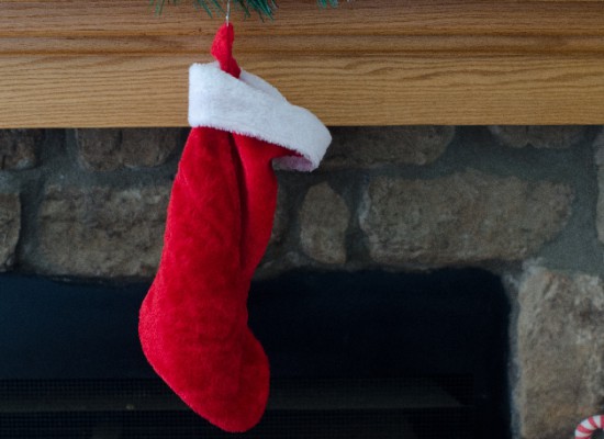 クリスマスプレゼントはなぜ靴下に入れるのか